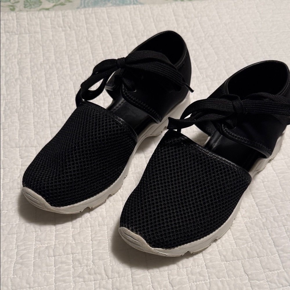 Women’s mesh shoes